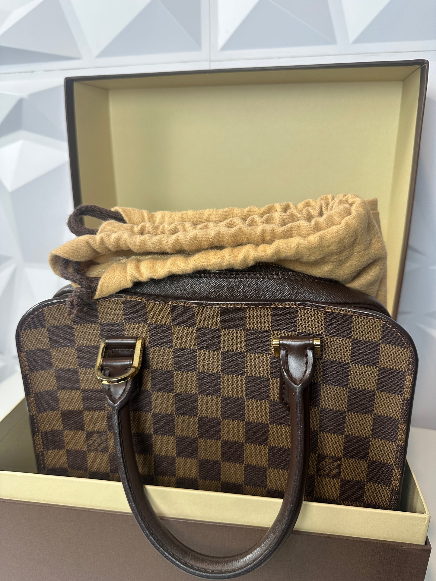 Pre-owned LOUIS VUITTON Triana Damier Ebene with box and storage bag