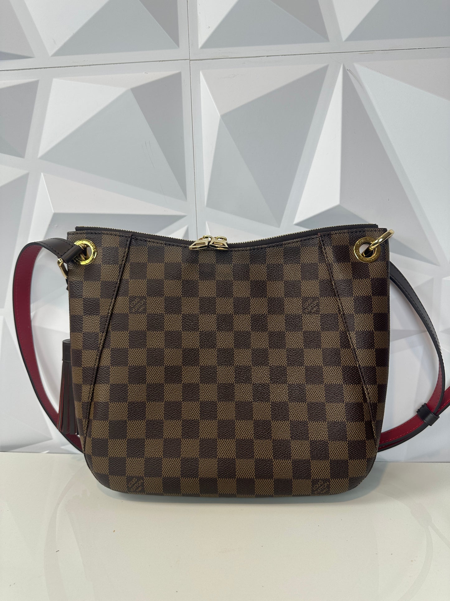 Pre-owned LOUIS VUITTON Damier South Bank Besace Red interior