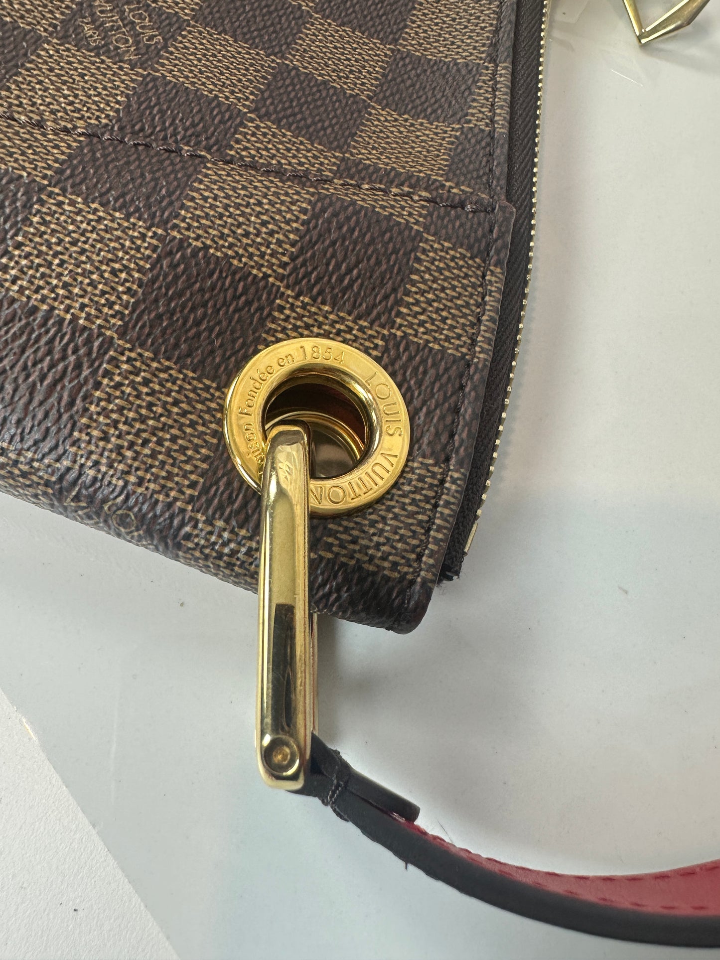 Pre-owned LOUIS VUITTON Damier South Bank Besace Red interior