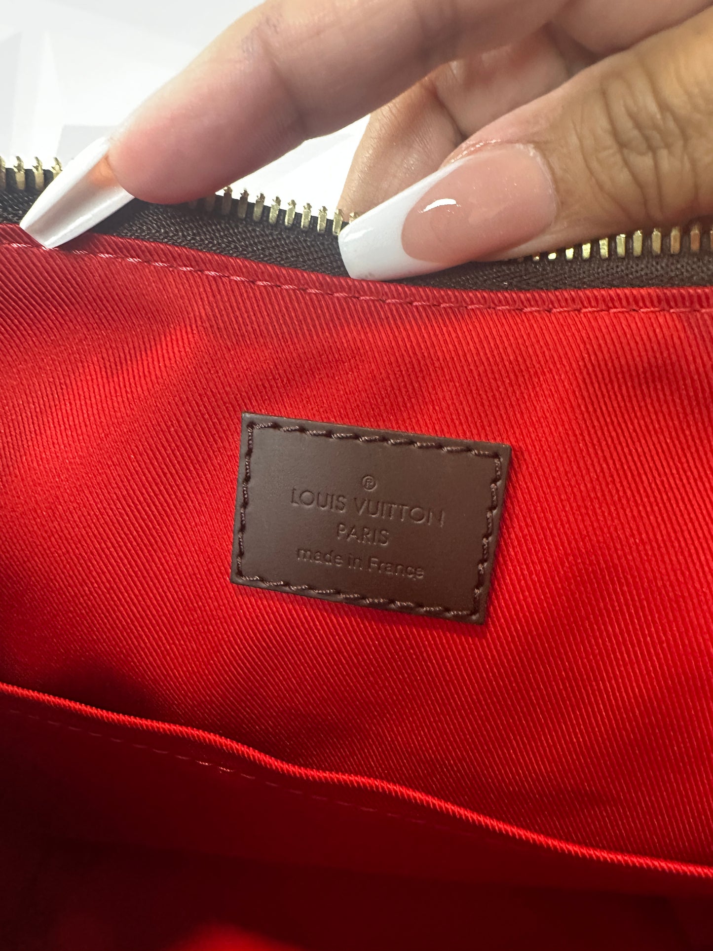 Pre-owned LOUIS VUITTON Damier South Bank Besace Red interior