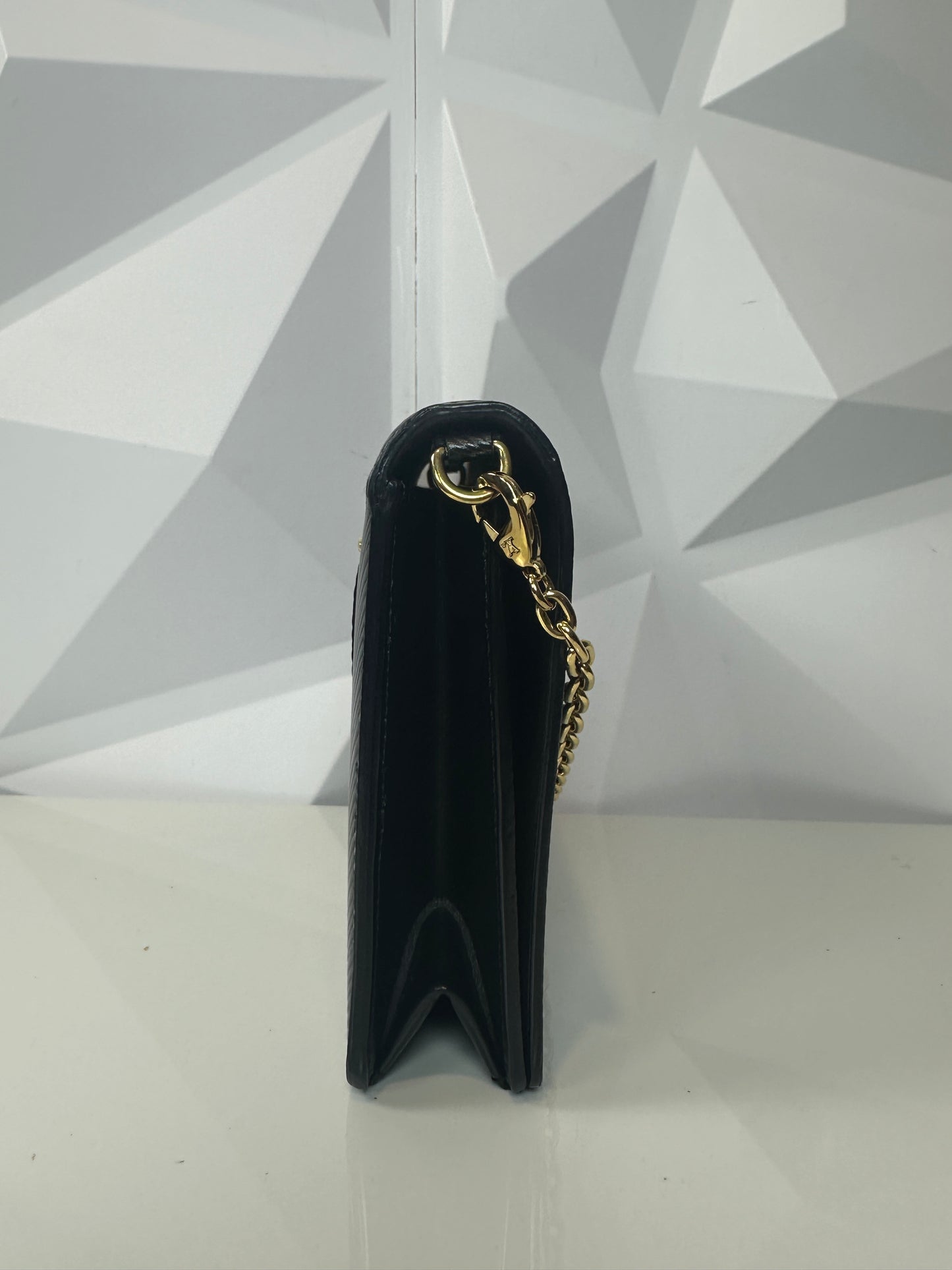 Pre-owned LOUIS VUITTON Portefeuille Twist Belt Epi Leather Chain Wallet in Black