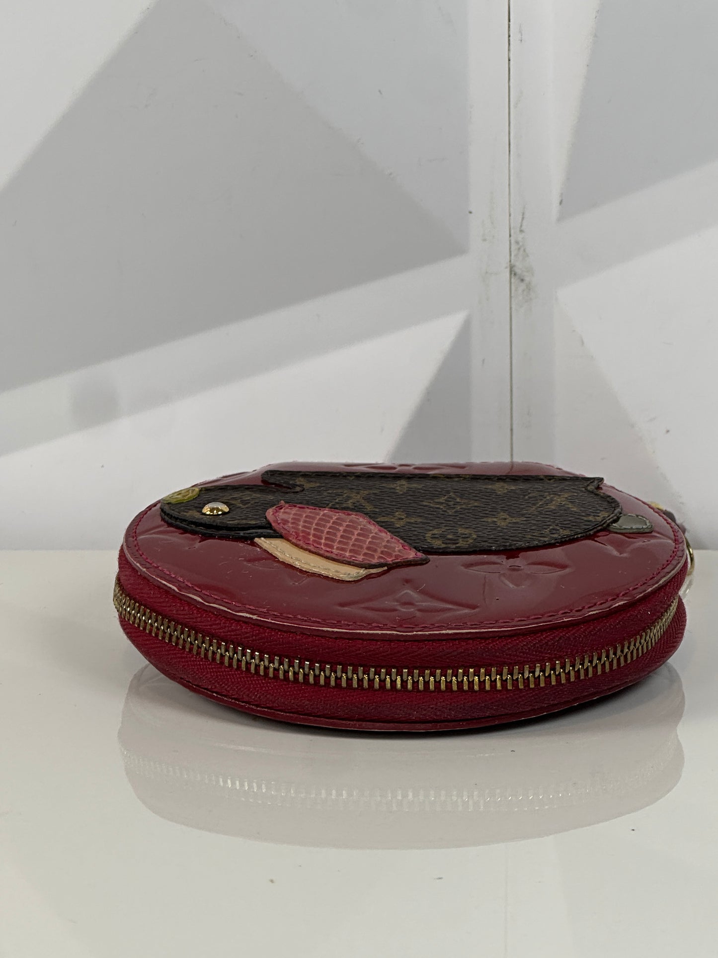 Pre-owned LOUIS VUITTON Monogram Vernis in Red Round Coin Purse