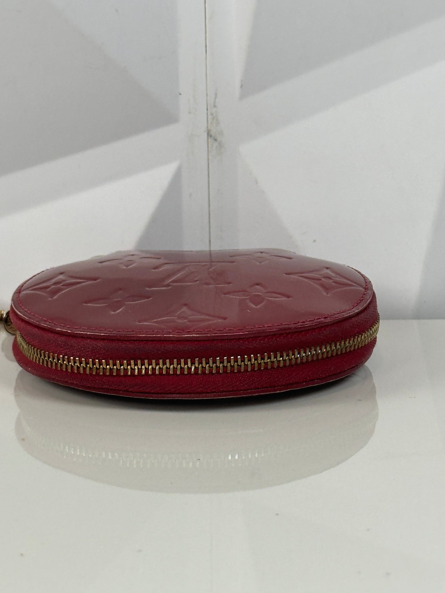 Pre-owned LOUIS VUITTON Monogram Vernis in Red Round Coin Purse