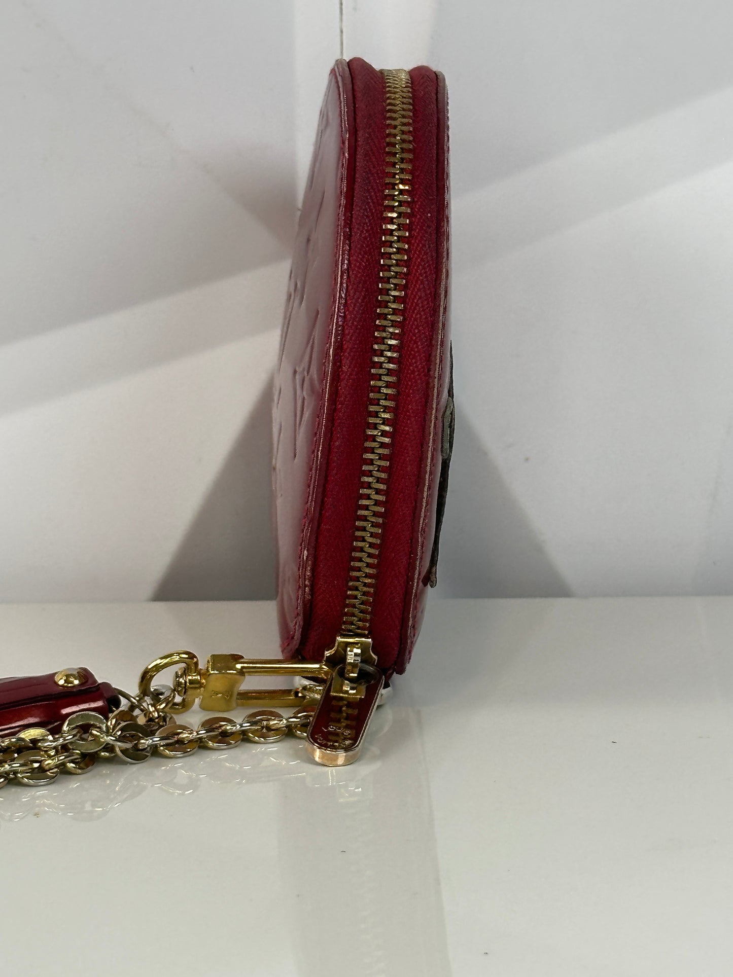 Pre-owned LOUIS VUITTON Monogram Vernis in Red Round Coin Purse