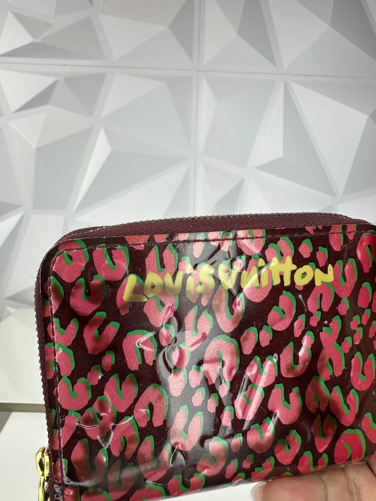 Pre-owned LOUIS VUITTON Vernis Leopard Zippy Coin Purse in Burgundy and Pink