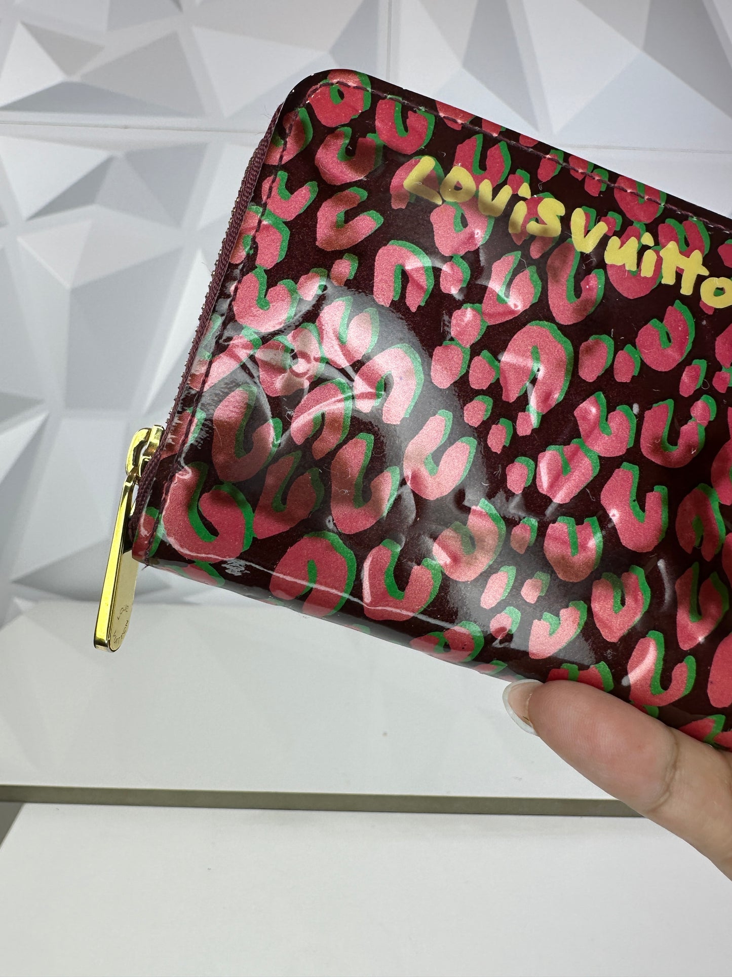 Pre-owned LOUIS VUITTON Vernis Leopard Zippy Coin Purse in Burgundy and Pink