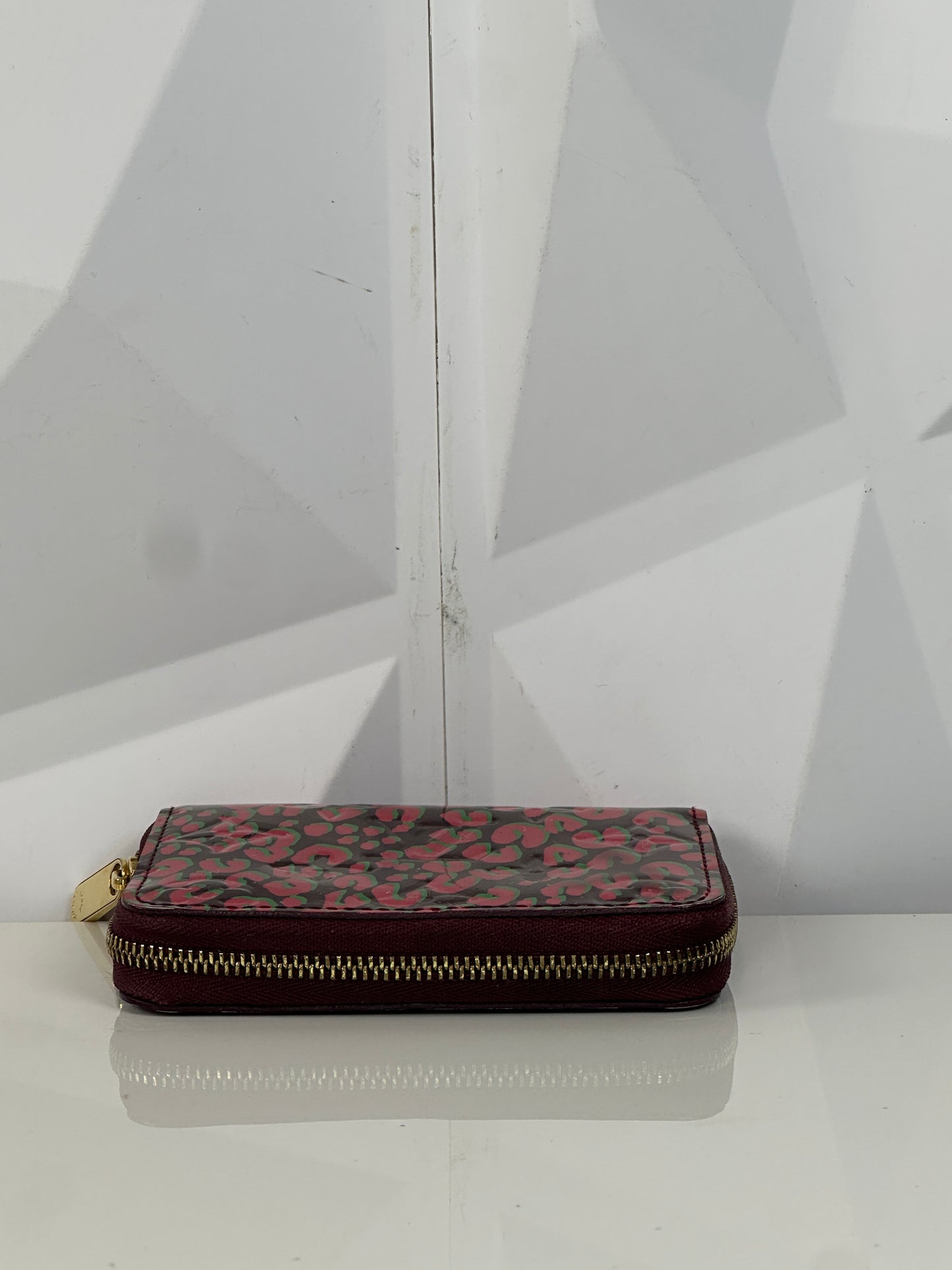 Pre-owned LOUIS VUITTON Vernis Leopard Zippy Coin Purse in Burgundy and Pink