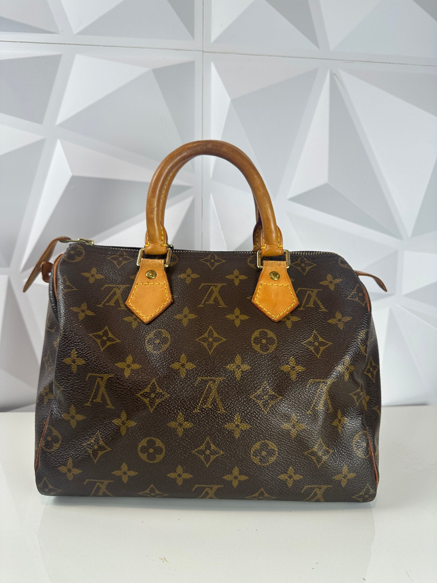 Pre-owned LOUIS VUITTON Speedy 25 in Monogram Canvas