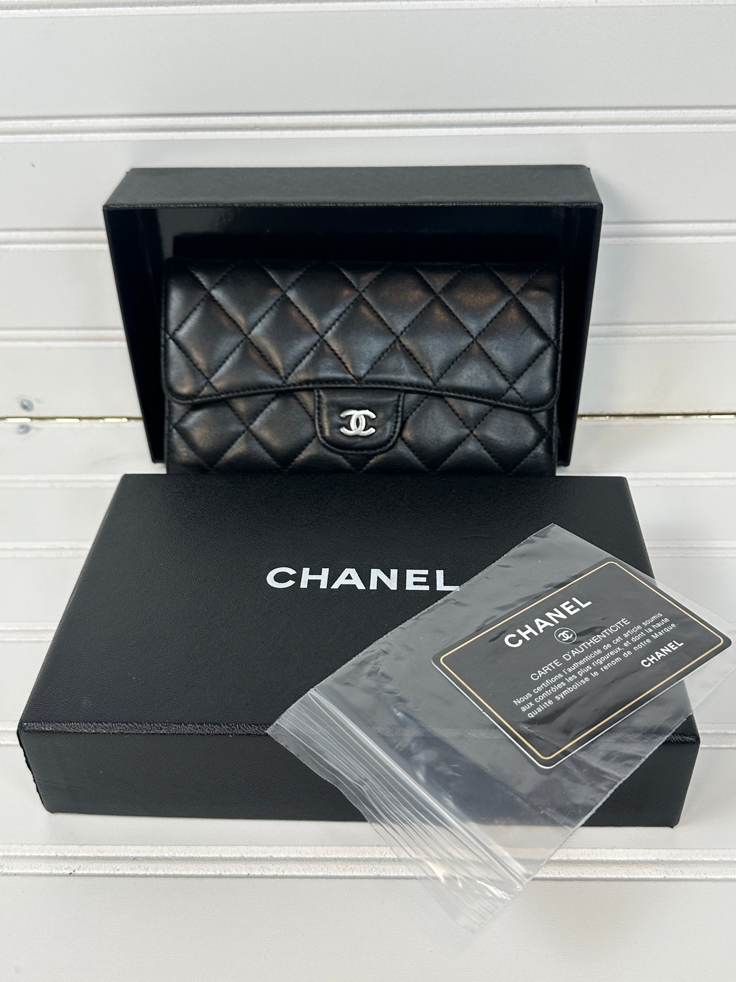 Pre-owned CHANEL Lambskin Matelasse Bi-fold Long Black Wallet