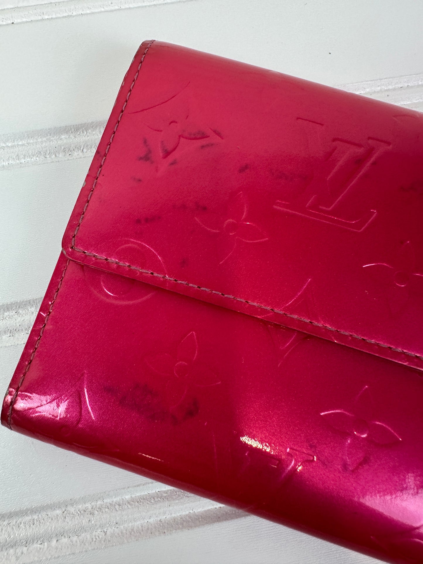 Pre-owned LOUIS VUITTON Neon Pink Vernis Wallet
