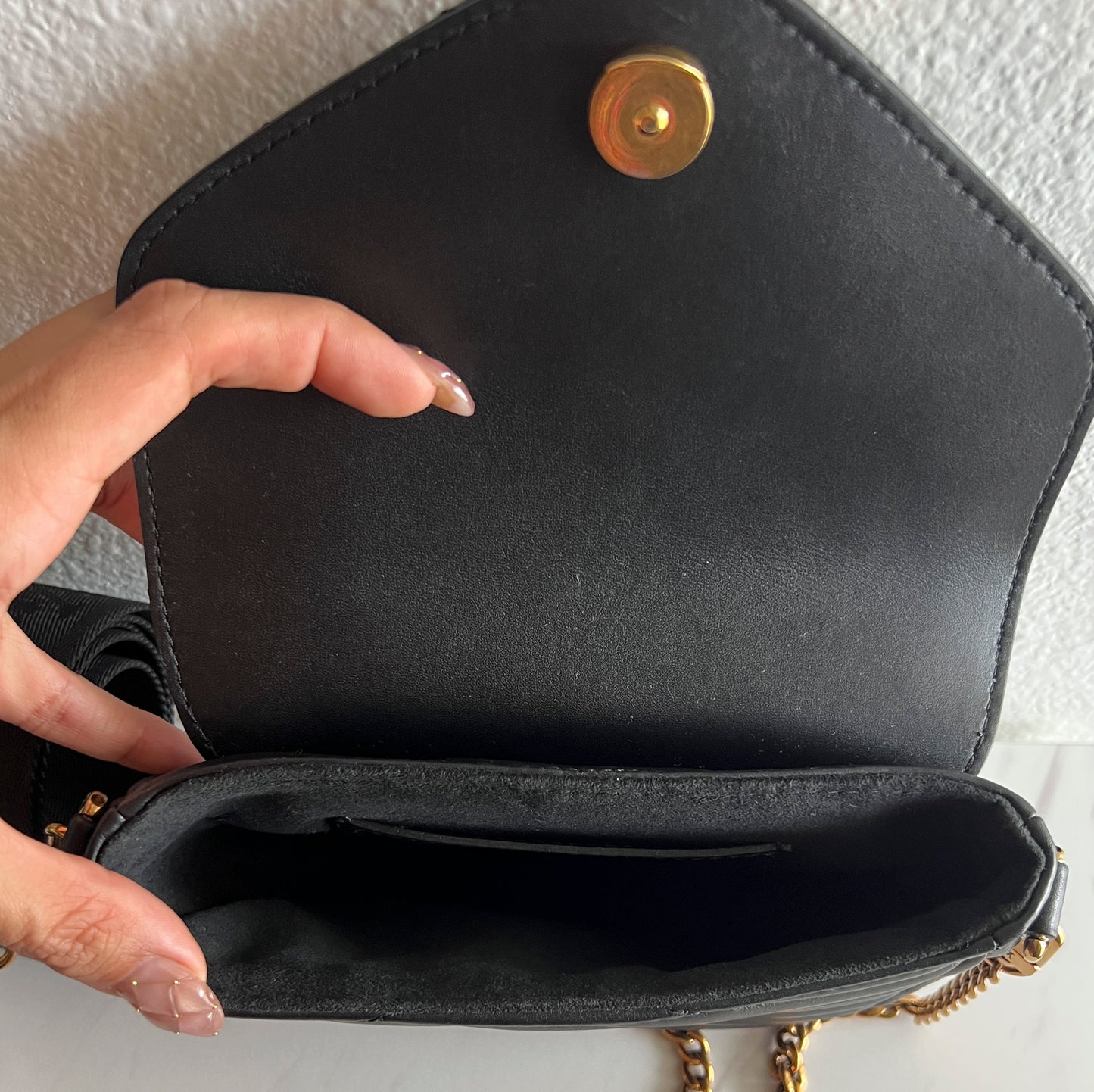 PRE-OWNED LOUIS VUITTON New Wave Multipochette Black Leather _275