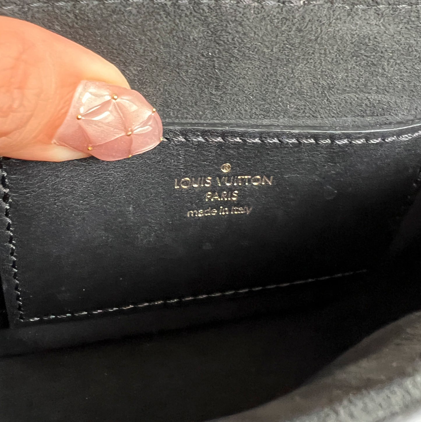PRE-OWNED LOUIS VUITTON New Wave Multipochette Black Leather _275