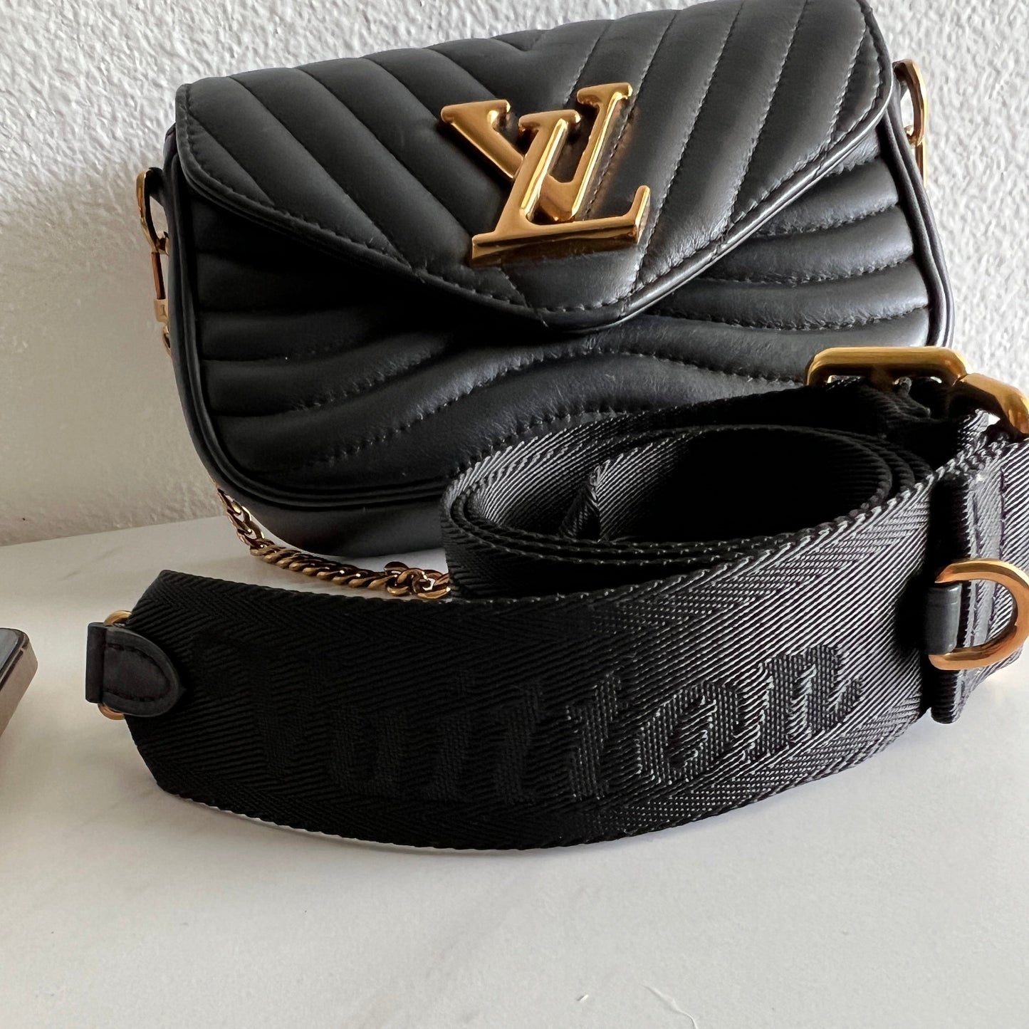 Pre-owned LOUIS VUITTON New Wave Multipochette black leather_ 275