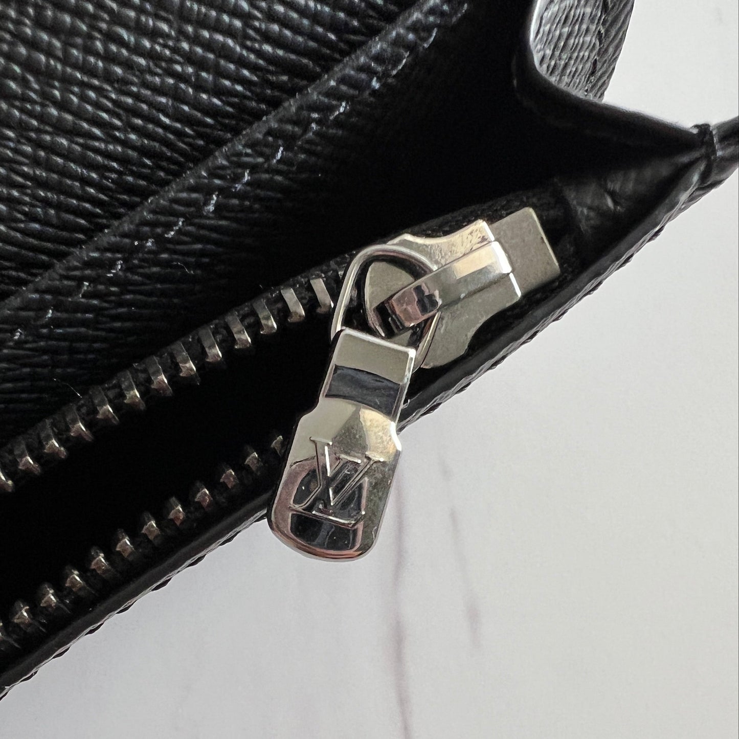 Pre-owned LOUIS VUITTON Monogram Eclipse Brazza Wallet_ 290