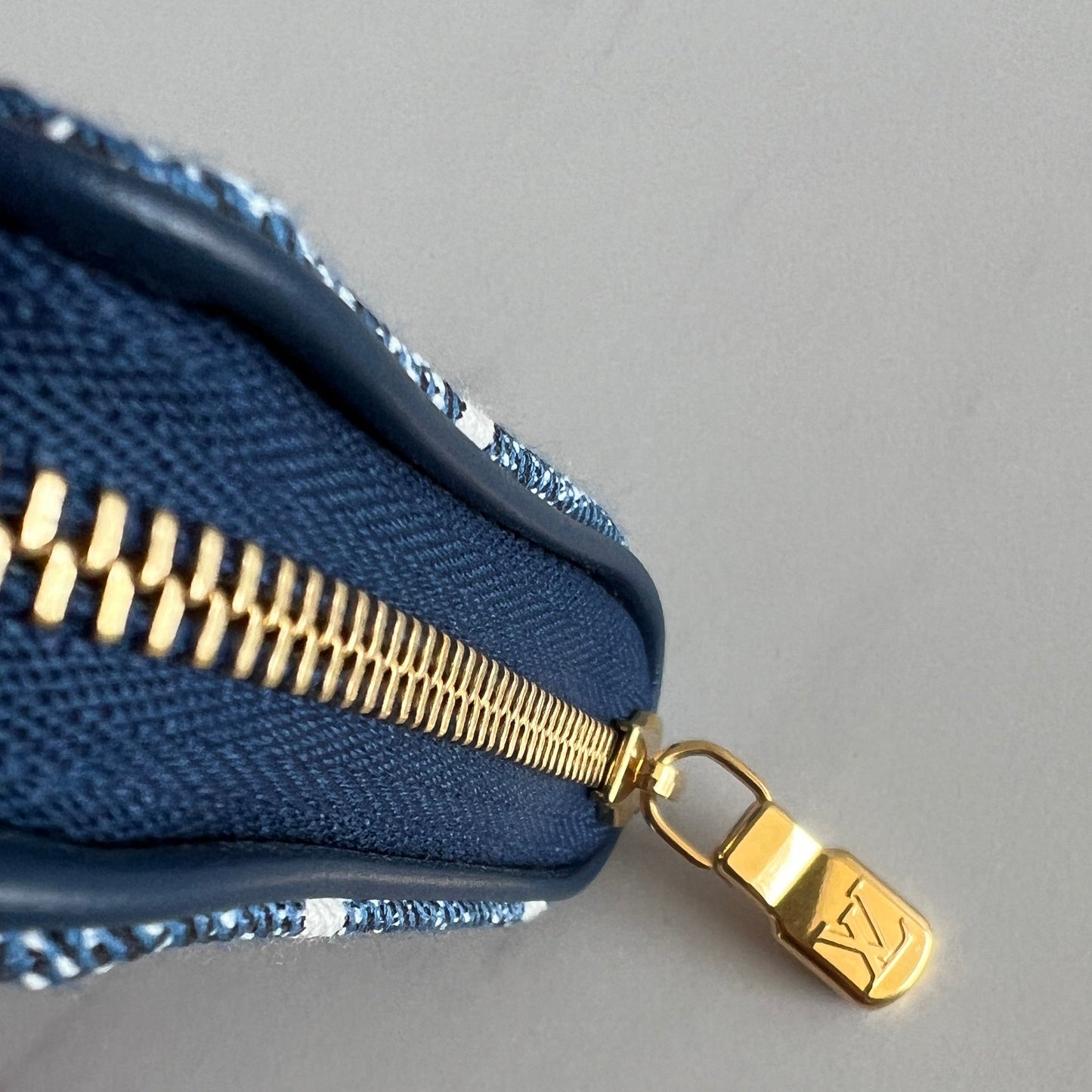 Pre-owned LOUIS VUITTON Limited Edition zippy coin wallet denim_ 285