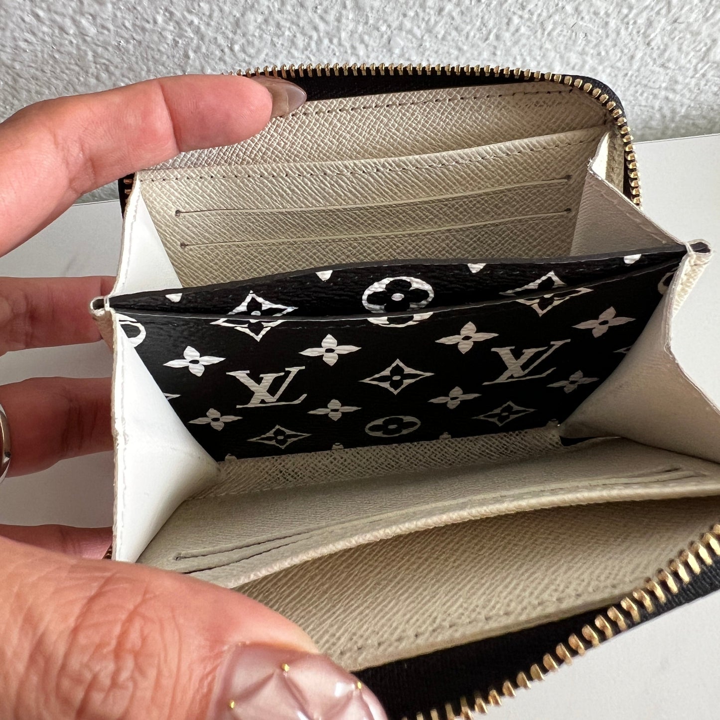 Pre-owned LOUIS VUITTON Limited Edition Jungle zippy coin wallet_ 296