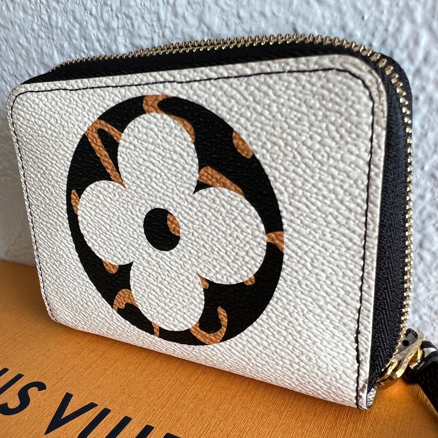 Pre-owned LOUIS VUITTON Limited Edition Jungle zippy coin wallet_ 296