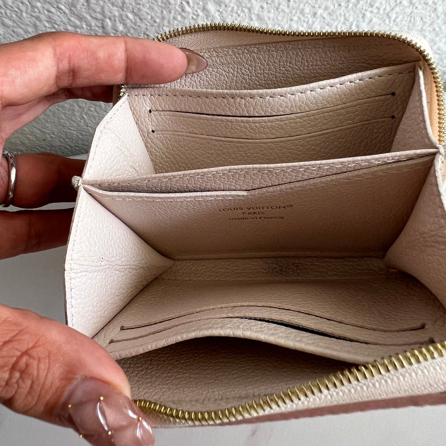 Pre-owned LOUIS VUITTON Limited Edition zippy coin wallet beige leather_ 287