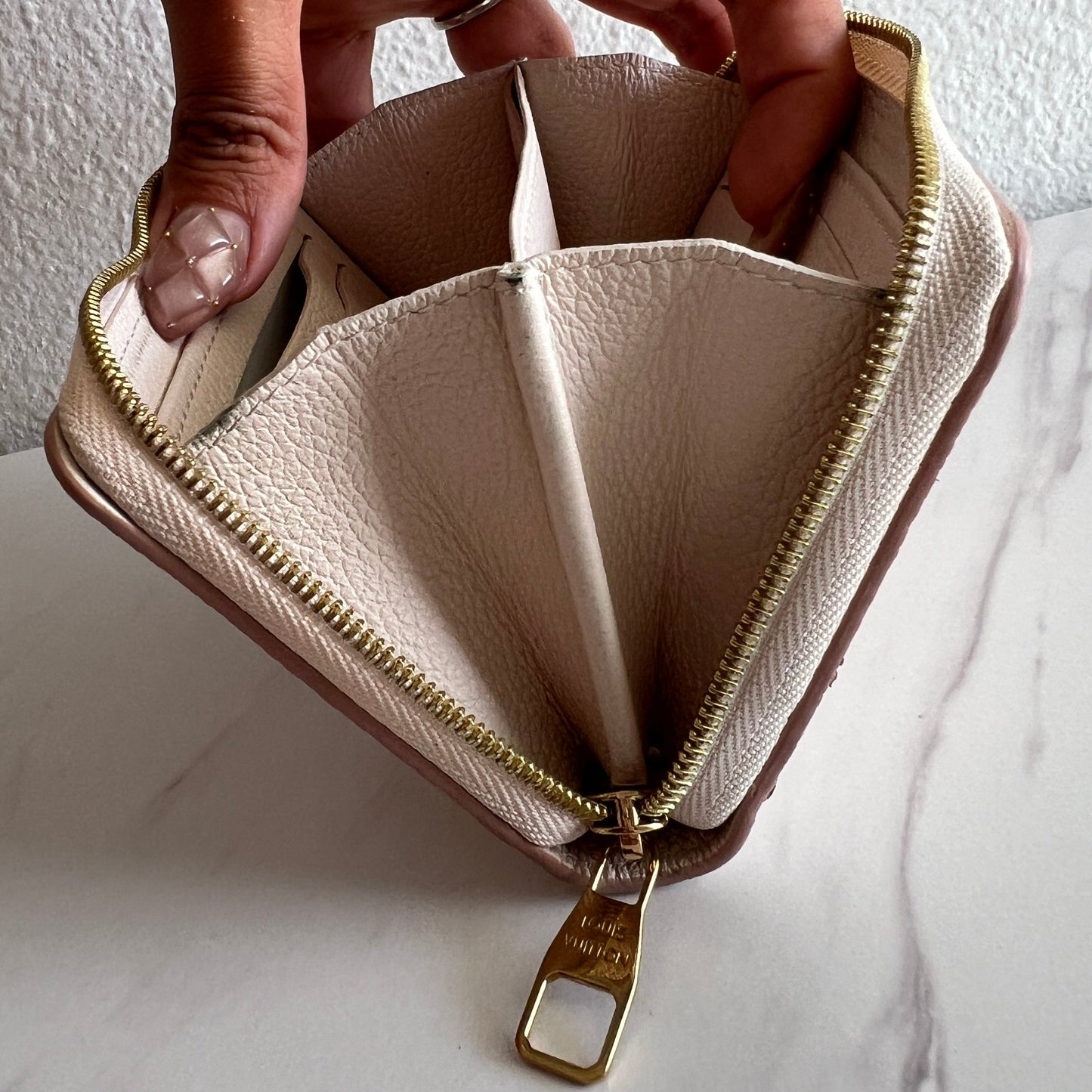 Pre-owned LOUIS VUITTON Limited Edition zippy coin wallet beige leather_ 287