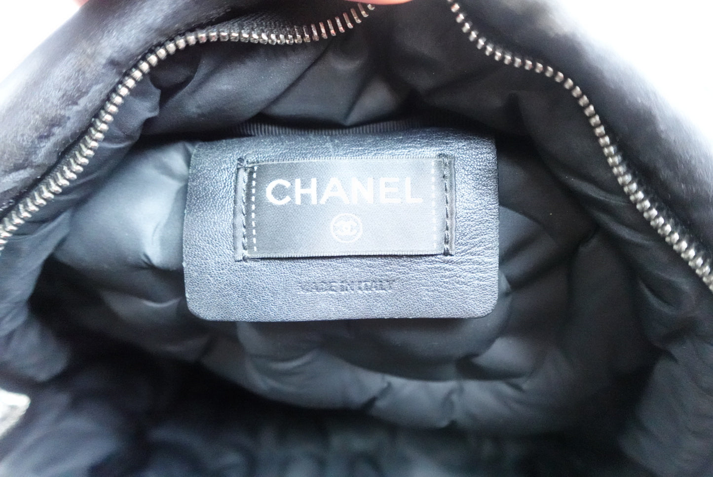 Preowned CHANEL Doudoune Backpack Black _ 249